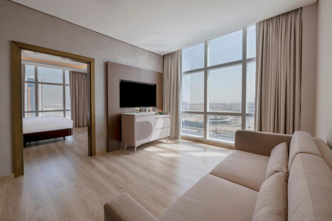 Movenpick Jumeirah Village Triangle Dubai Exteriör bild Suite