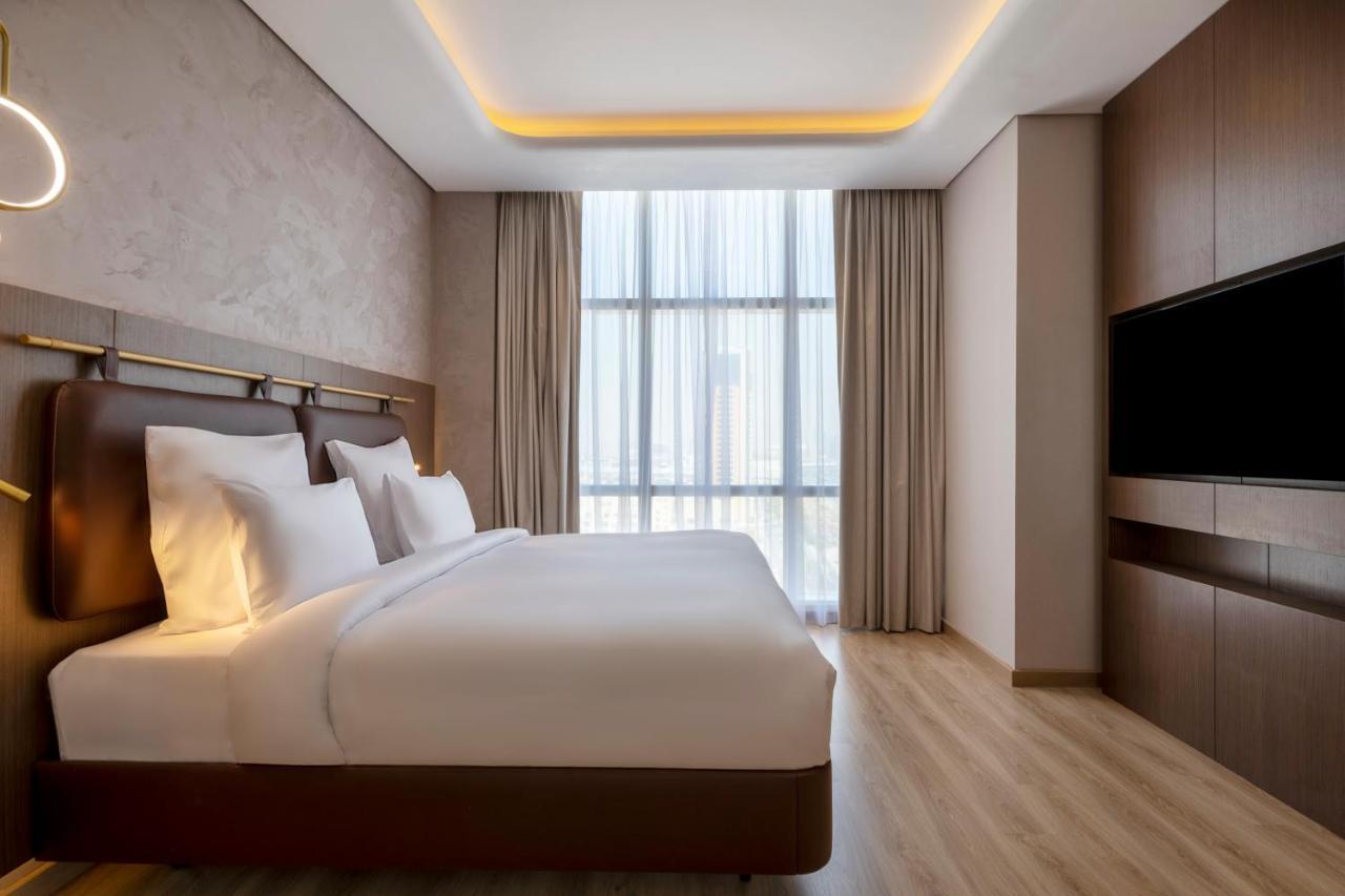 Movenpick Jumeirah Village Triangle Dubai Exteriör bild A bedroom at the hotel
