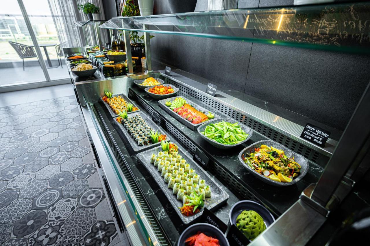 Movenpick Jumeirah Village Triangle Dubai Exteriör bild A salad bar