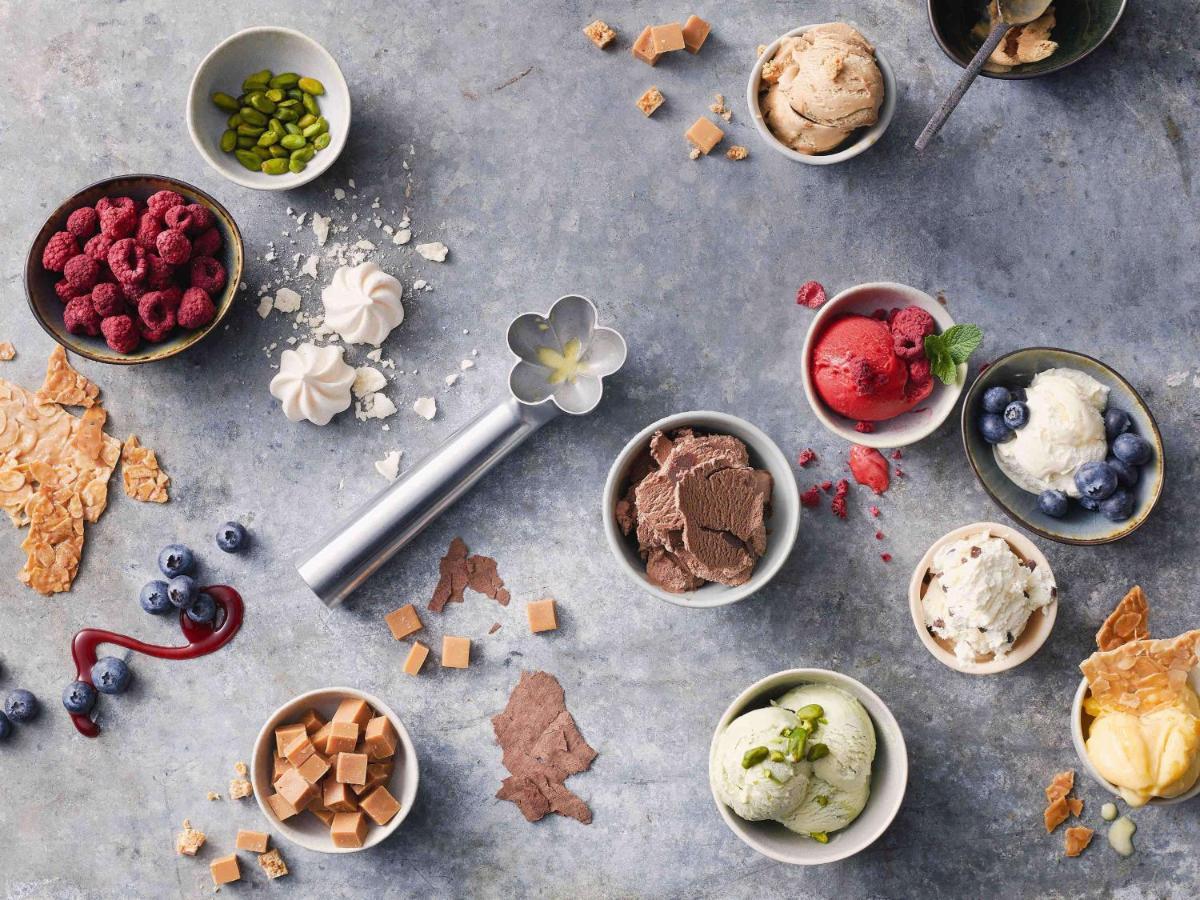 Movenpick Jumeirah Village Triangle Dubai Exteriör bild Häagen-Dazs ice cream