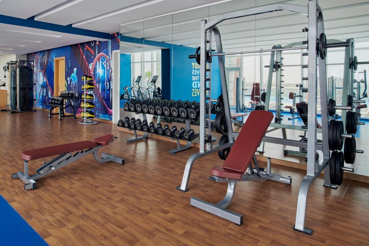 Movenpick Jumeirah Village Triangle Dubai Exteriör bild A modern gym